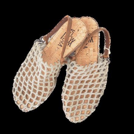 Woven sandals in natural raffia